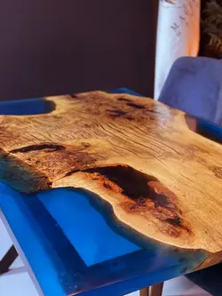 میز چوب بلوط و رزین آبی طرح زونا کدHM4-22