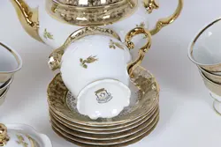 سرویس چایخوری ۱۷ پارچه دوره طلایی طرح گل پورسلن