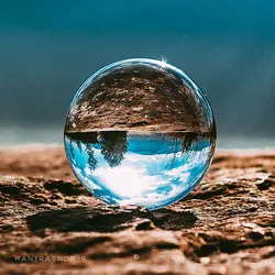 گوی کریستال K9 شفاف همراه با پایه چوبی - قطر 80 میلیمتر