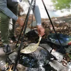 ساج و سه پایه مسافرتی به همراه گریل و کیف برزنتس فوق محکم