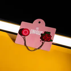 پین زنجیردار گل رز سرخ