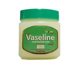 وازلین ویتامینه معطر سورفین مقدار  135 گرم