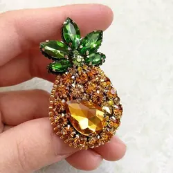 سنجاق سینه (طرح آناناس)