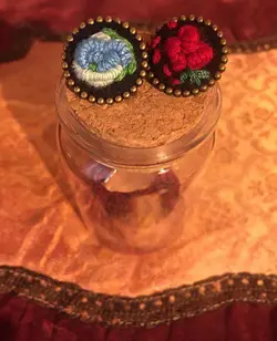سنجاق سینه و روسری بند (طرح رز)