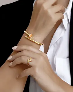 دستبند النگویی و انگشتر میخ کارتیه طلایی