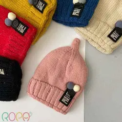 کلاه بچه گانه بافت اسپرت تو کرکی طرح دکمه‌ای