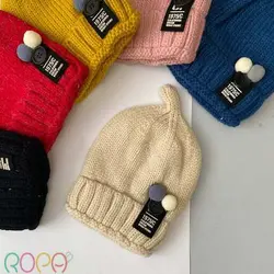 کلاه بچه گانه بافت اسپرت تو کرکی طرح دکمه‌ای