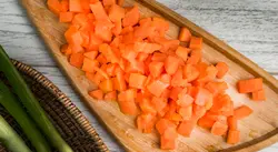 خرید اینترنتی هویج مکعبی منجمد | فروشگاه اینترنتی سبد تازه