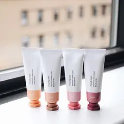 رنگ صورت چندکاره گلوسیر Glossier مدل Cloud Paint