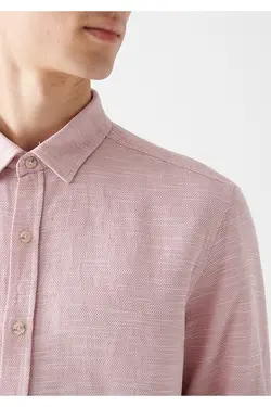 پیراهن فیت آستین بلند مردانه ماوی ۰۲۰۵۷۹-۷۰۴۰۴-قرمز