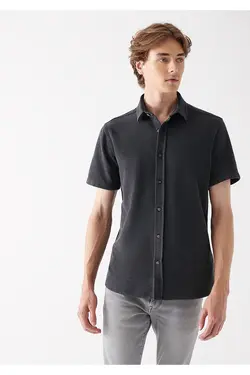 پیراهن یقه برگردان آستین کوتاه مردانه ماوی ۰۲۱۰۳۴۵-۸۰۰۲۲