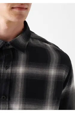 پیراهن آستین بلند مردانه ماوی ۰۲۱۰۳۱۲-۸۲۵۲۵