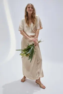 پیراهن بلند زنانه بژ روشن اچ اند ام