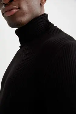 پلیور یقه اسکی مردانه سفید دفاکتو