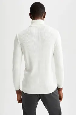 پلیور یقه اسکی مردانه سفید دفاکتو