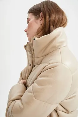 کت چرم زنانه بژ دفاکتو