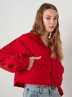 بارانی کوتاه کلاه دار زنانه ال سی وایکیکی