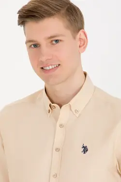 پیراهن مردانه آستین بلند ساده اسلیم فیت شتری یو اس پولو