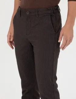 شلوار کتان و پارچه ای مردانه طرحدار جیبدار مدل جذب قهوه ای  پیرکاردین