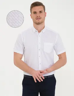 پیراهن آستین کوتاه مردانه یقه برگردان طرحدار تک جیب سفید پیرکاردین