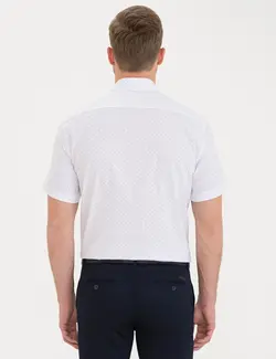 پیراهن آستین کوتاه مردانه یقه برگردان طرحدار تک جیب سفید پیرکاردین