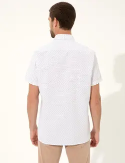 پیراهن آستین کوتاه مردانه یقه برگردان تک جیب سفید پیرکاردین