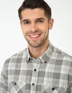 پیراهن آستین بلند مردانه یقه برگردان چهارخانه دوجیب خاکستری پیرکاردین