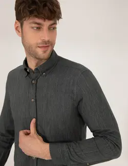 پیراهن آستین بلند مردانه یقه برگردان ساده جذب خاکی پیرکاردین