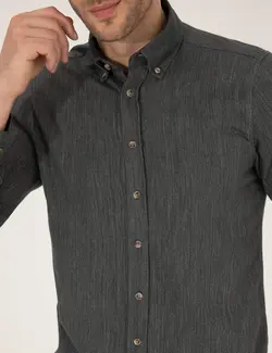 پیراهن آستین بلند مردانه یقه برگردان ساده جذب خاکی پیرکاردین