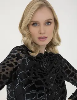 بلوز زنانه کراپ سیاه پیرکاردین