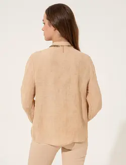 بلوز زنانه یقه کلاسیک راحت بژ پیرکاردین