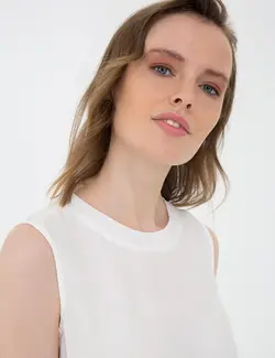 بلوز زنانه یقه گرد ساده بژ پیرکاردین