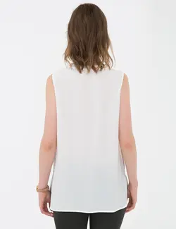 بلوز زنانه یقه گرد ساده بژ پیرکاردین