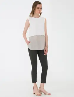 بلوز زنانه یقه گرد ساده بژ پیرکاردین