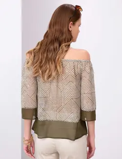 بلوز زنانه بدون یقه آستین سه ریع طرحدار خاکی پیرکاردین