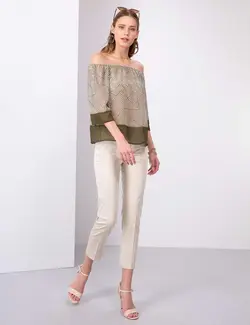 بلوز زنانه بدون یقه آستین سه ریع طرحدار خاکی پیرکاردین