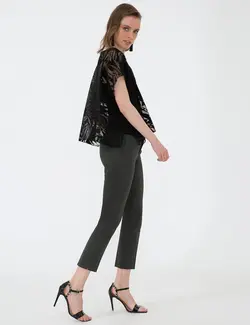 بلوز زنانه آستین کوتاه یقه گرد ویسکوز سیاه پیرکاردین