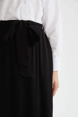 دامن زنانه سیاه دفاکتو