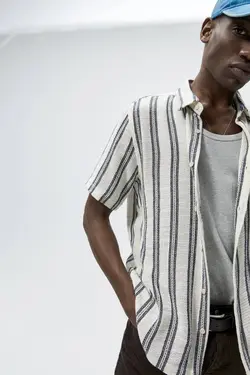 پیراهن آستین کوتاه مردانه سفید تیره زارا