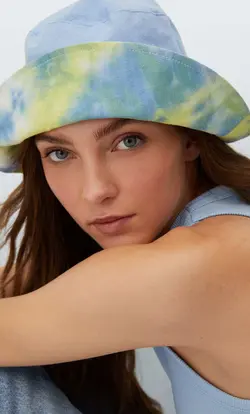 کلاه زنانه سبز استرادیواریوس