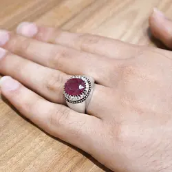 انگشتر یاقوت سرخ الماس تراش نقره مردانه طرح فیلی دور چنگ