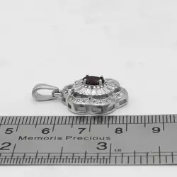 گردنبند نقره زنانه با سنگ گارنت الماس تراش طرح نرگس