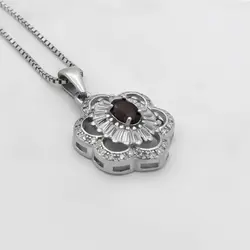 گردنبند نقره زنانه با سنگ گارنت الماس تراش طرح نرگس