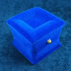 جعبه انگشتر زنانه و مردانه طرح رویال مخملی