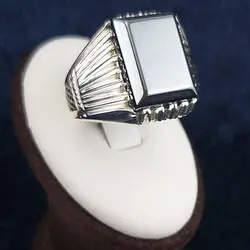 انگشتر نقره مردانه طرح دست ساز دور چنگ شطرنجی با سنگ حدید صینی + حکاکی