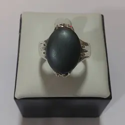 انگشتر نقره مردانه طرح ۴ چنگ با نگین حدید صینی+حکاکی ذکر امام صادق (ع)