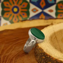 انگشتر عقیق سبز نقره دست ساز مردانه طرح ساتر + حرز امام جواد (ع)