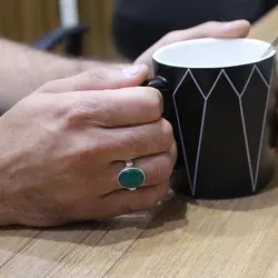 انگشتر عقیق سبز نقره دست ساز مردانه طرح ساتر + حرز امام جواد (ع)