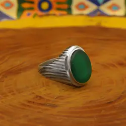 انگشتر عقیق سبز نقره دست ساز مردانه طرح قطیف + حرز امام جواد (ع)