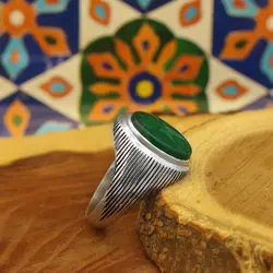 انگشتر عقیق سبز نقره دست ساز مردانه طرح قطیف + حرز امام جواد (ع)